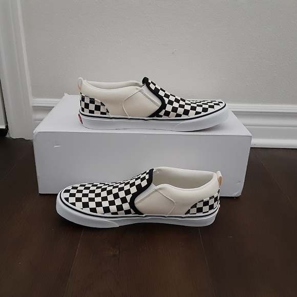 Vans - Picture 2 of 3